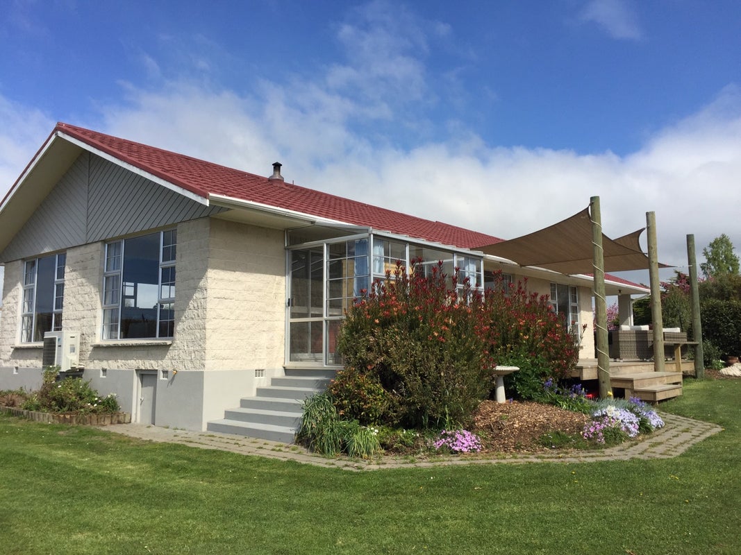 15 Whitestone Crescent, Weston, Oamaru - Carousel 1