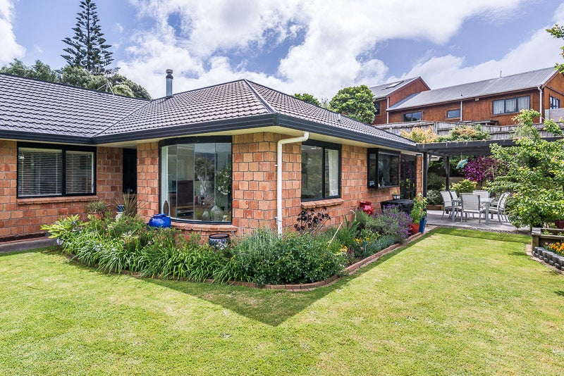 20 Leanne Way, Waikanae Beach, Waikanae - Carousel 1