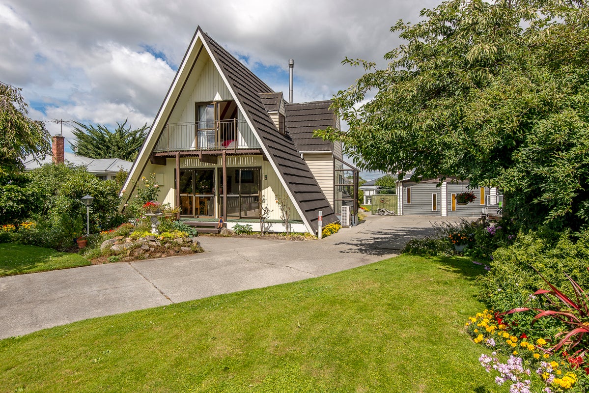 11 Finsbury Street, Islington, Christchurch - Carousel 1