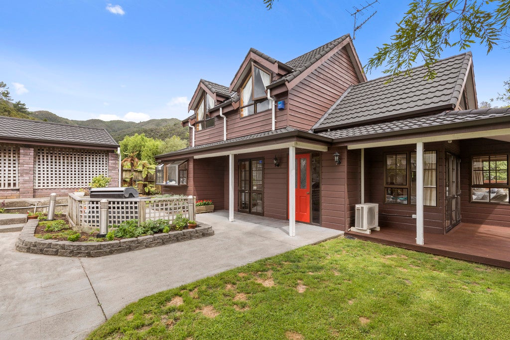 2/98 Horoeka Street, Stokes Valley, Lower Hutt - Carousel 1