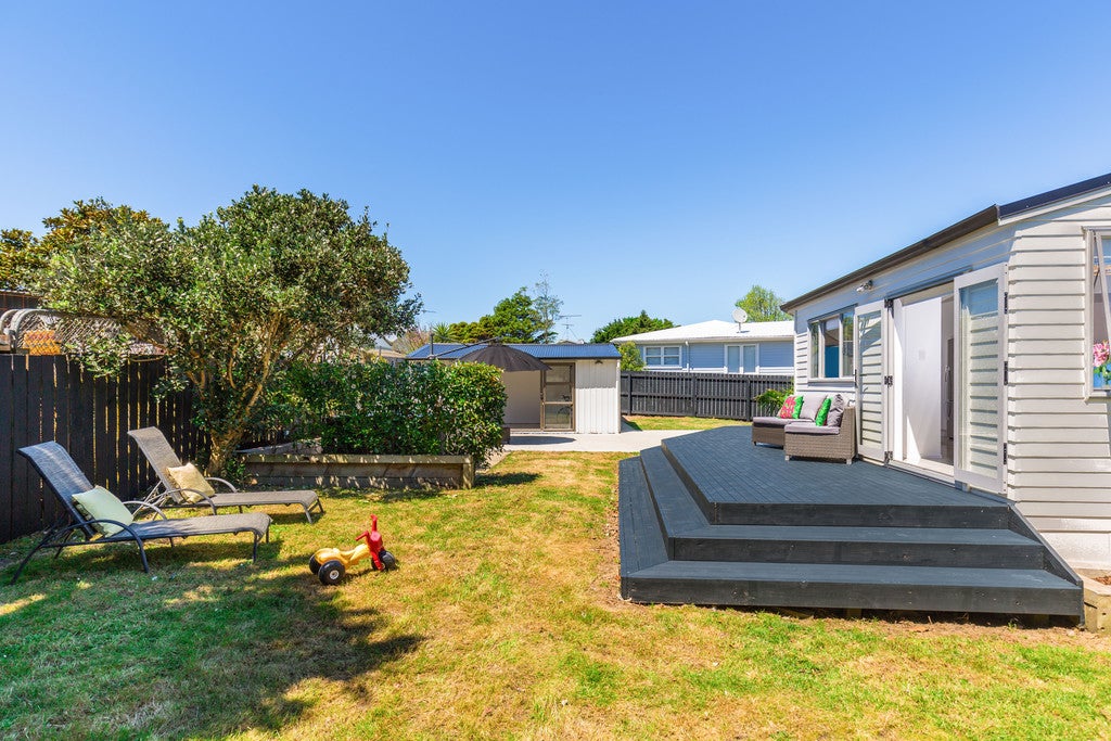 16 Gilpin Place, Beach Haven, Auckland - Carousel 2