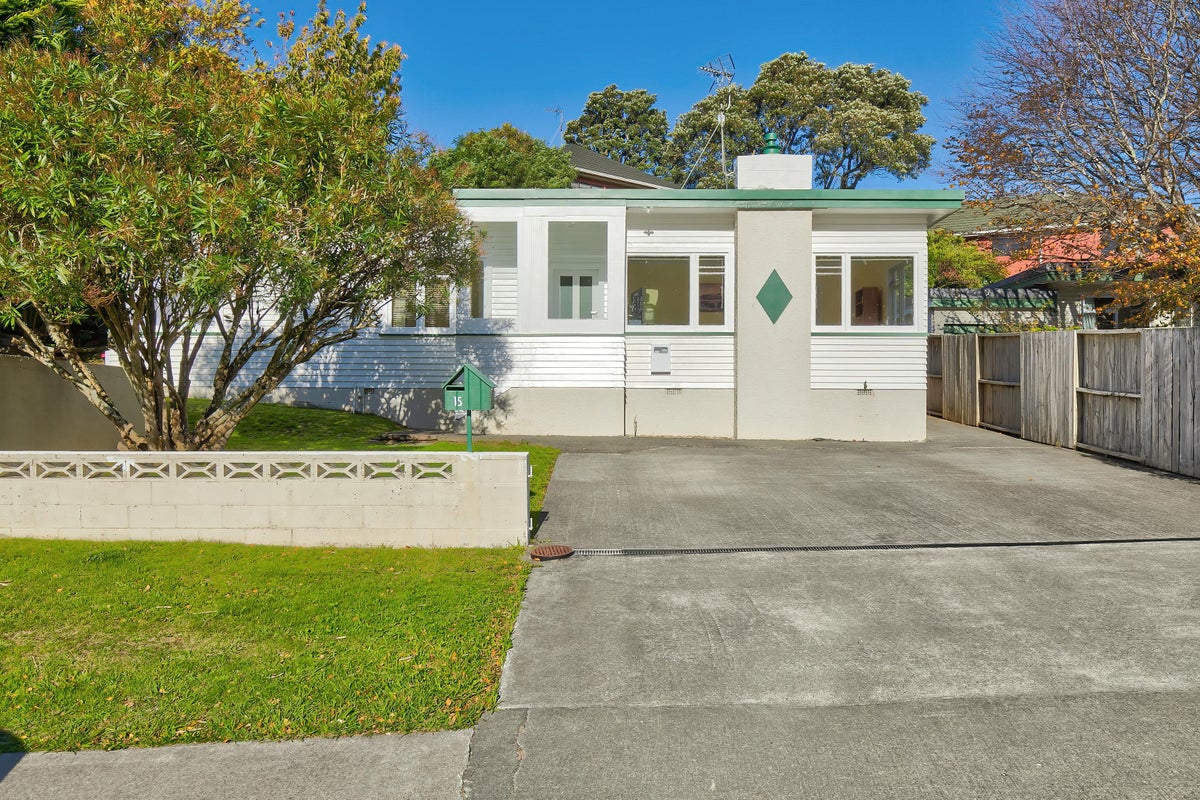 1/15 Lincoln Avenue, Tawa, Wellington - Carousel 1