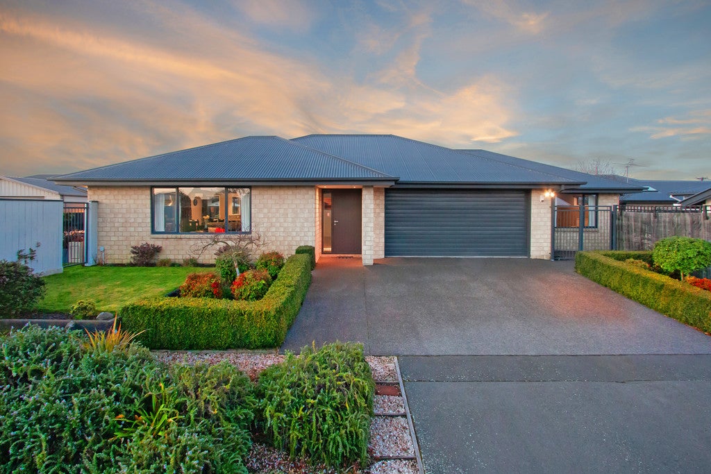30 Stillwater Avenue, Burwood, Christchurch - Carousel 1