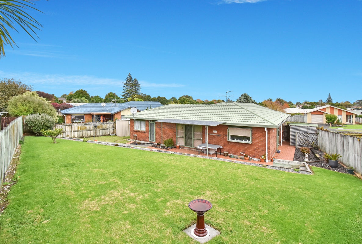 15 Tonson Place, Weymouth, Auckland - Carousel 2