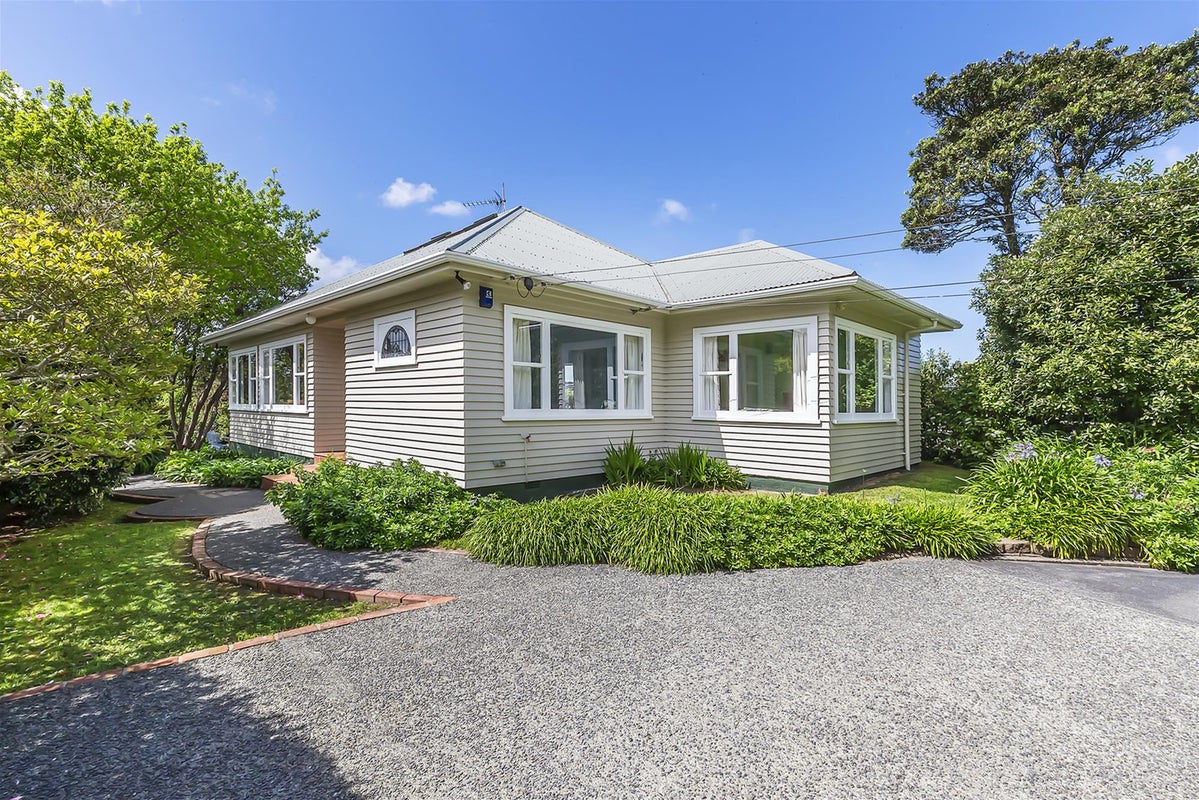 31 Chester Road, Tawa, Wellington - Carousel 1