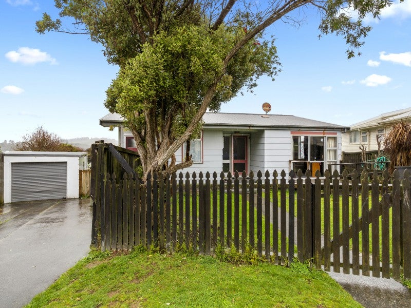 8 Yemen Place, Ascot Park, Porirua - Carousel 1