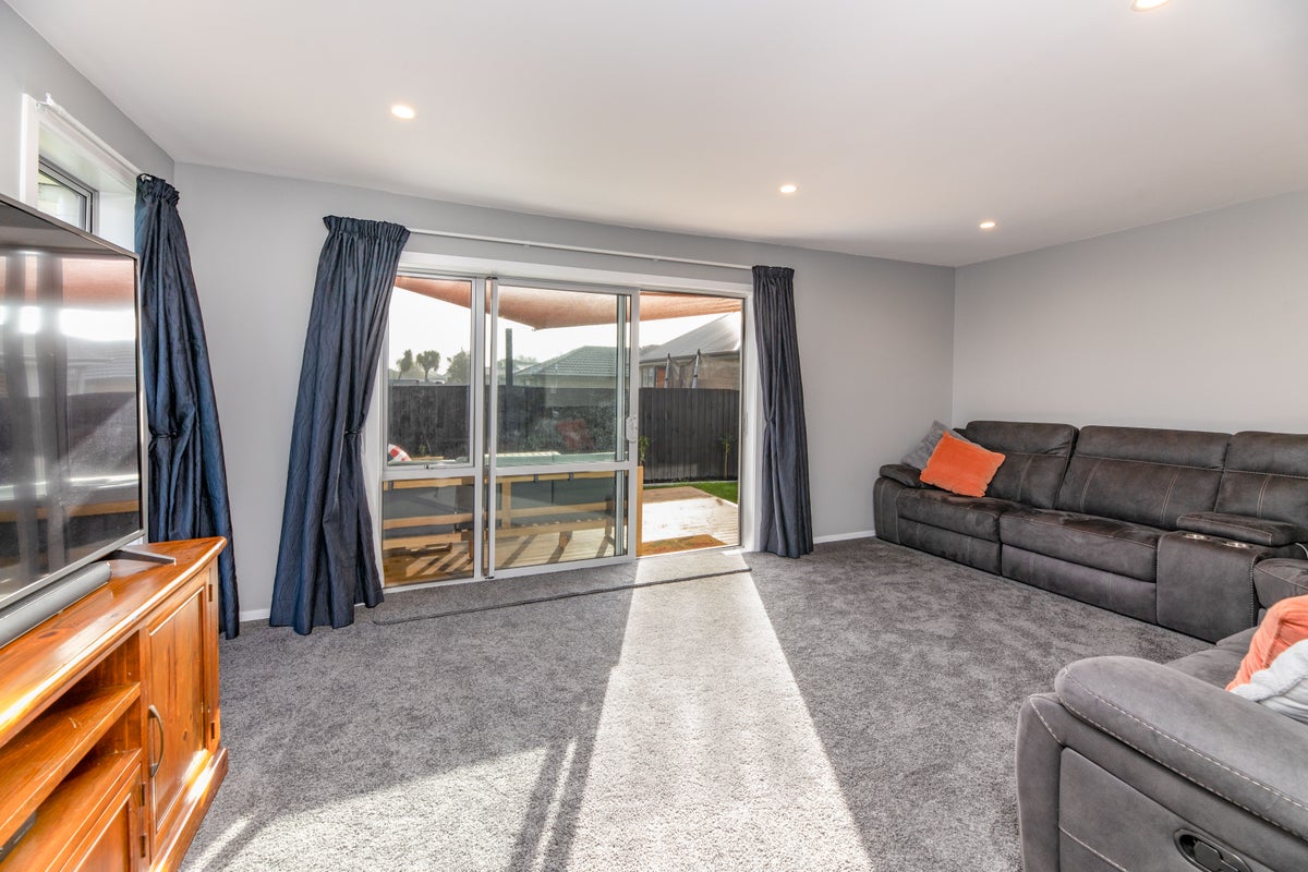 2/19 Rookwood Avenue, New Brighton, Christchurch - Carousel 2