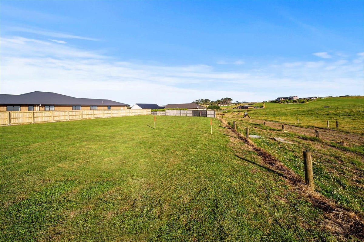 22C Larlin Drive, Hawera - Carousel 1