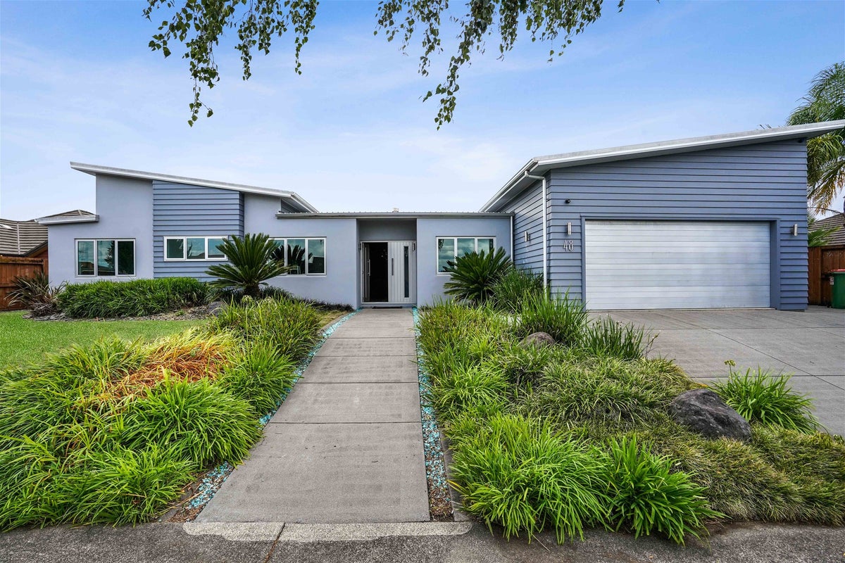 48 Barrington Drive, Huntington, Hamilton - Carousel 1