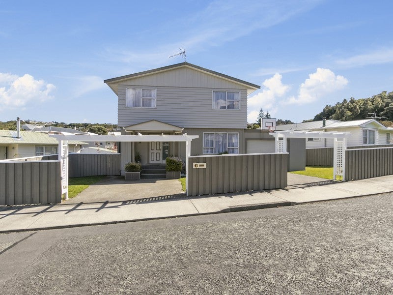 15 Clematis Grove, Maungaraki, Lower Hutt - Carousel 1