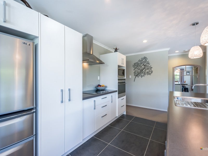 9 Citrine Grove, Timberlea, Upper Hutt - Carousel 23