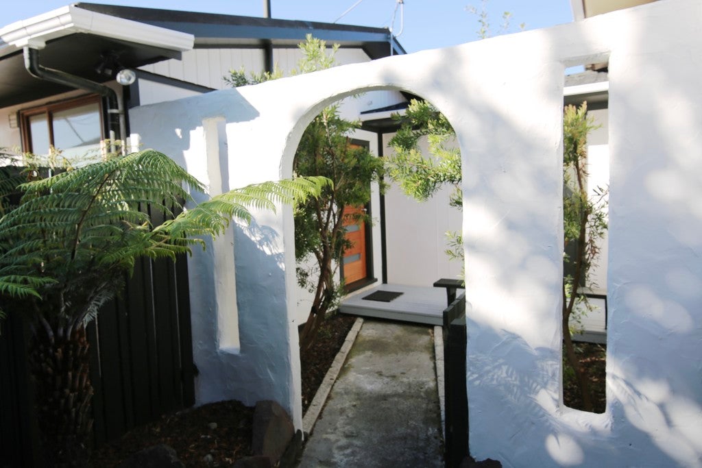 2/2 Laurel Grove, Maungaraki, Lower Hutt - Carousel 1