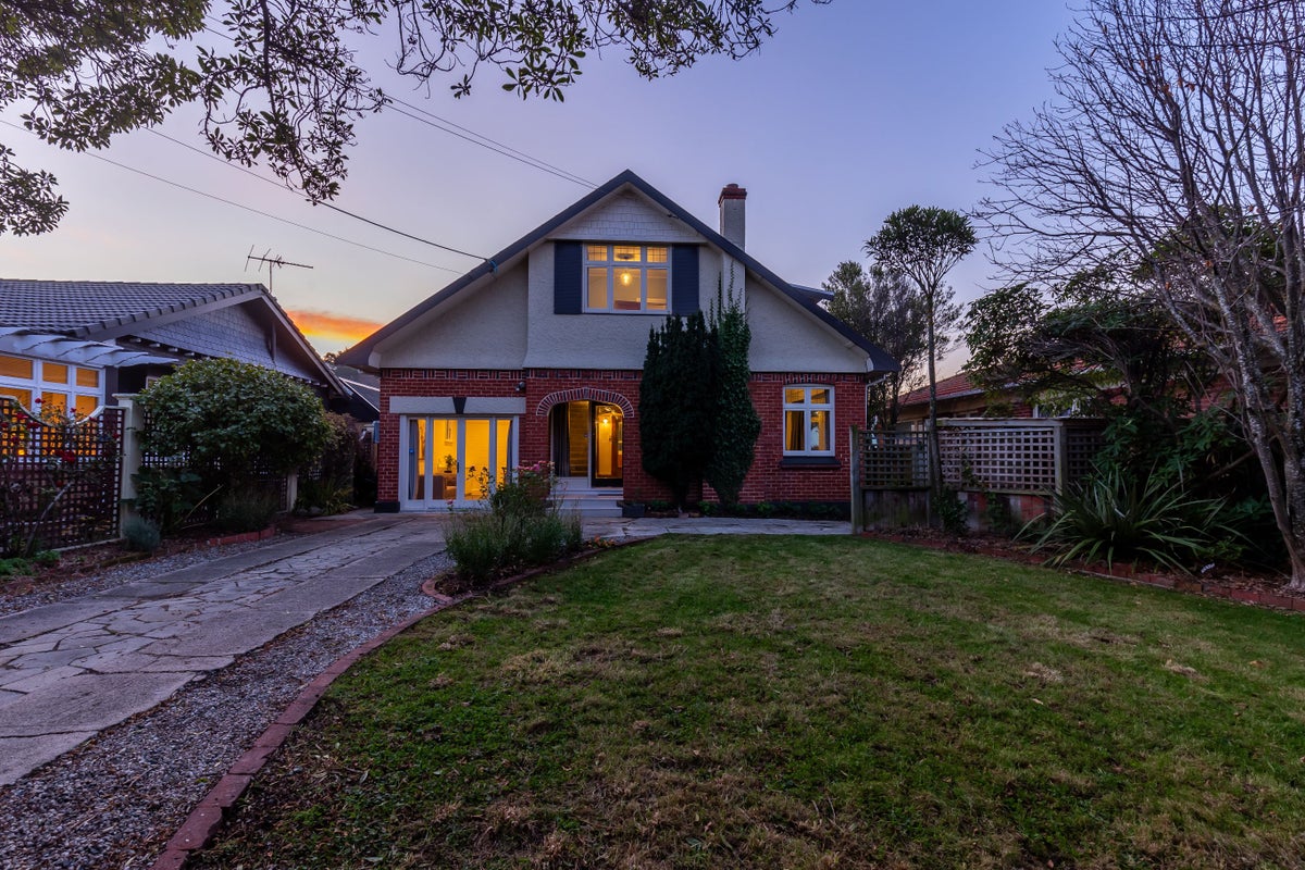 24 Bedford Street, Saint Clair, Dunedin - Carousel 2