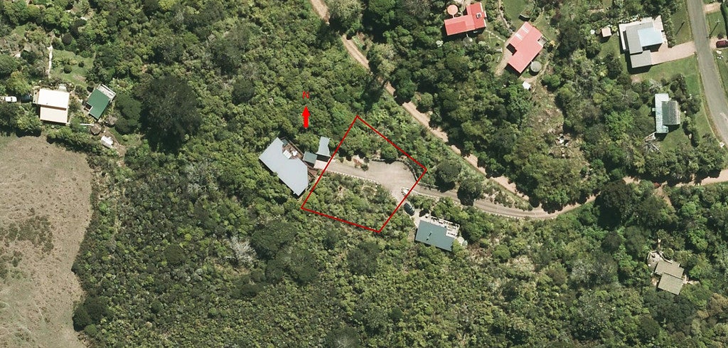 8 Huruhi Road, Oneroa, Waiheke Island - Carousel 2