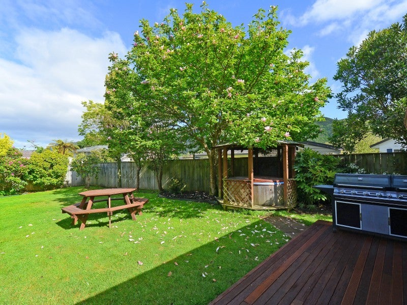 11 Memphis Grove, Totara Park, Upper Hutt - Carousel 2