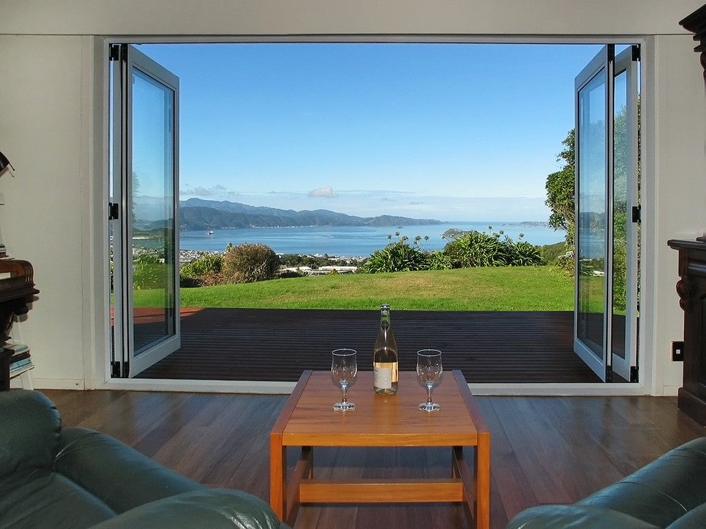 16 Reese Jones Grove, Maungaraki, Lower Hutt - Carousel 1
