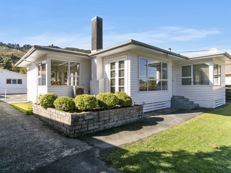 91 Wood Street, Wainuiomata, Lower Hutt - Carousel 1
