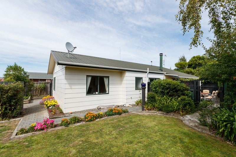43 Peppertree Glade, Kelvin Grove, Palmerston North - Carousel 1