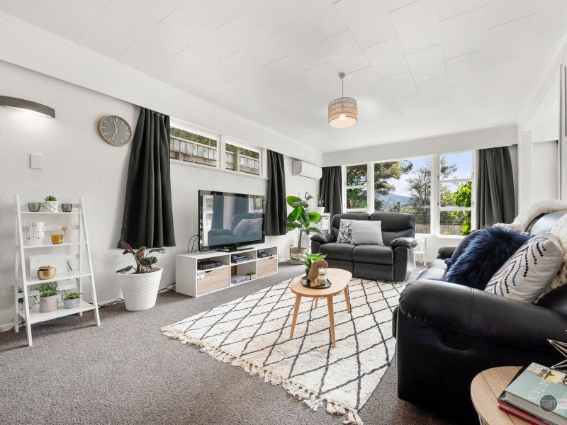 38 Holborn Drive, Stokes Valley, Lower Hutt - Carousel 2