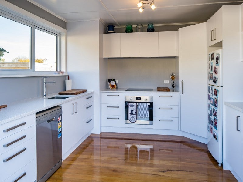209B Waddington Drive, Naenae, Lower Hutt - Carousel 1
