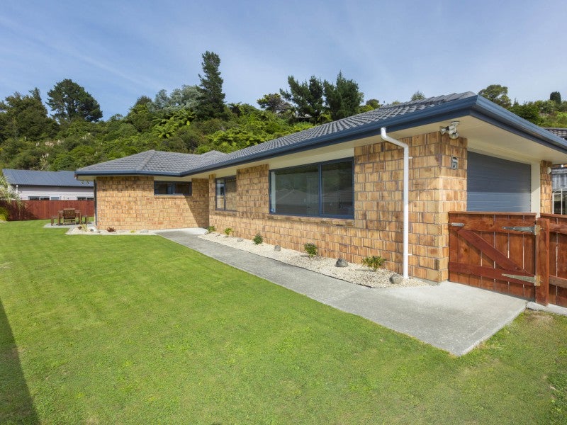 44 King Charles Drive, Kingsley Heights, Upper Hutt - Carousel 2