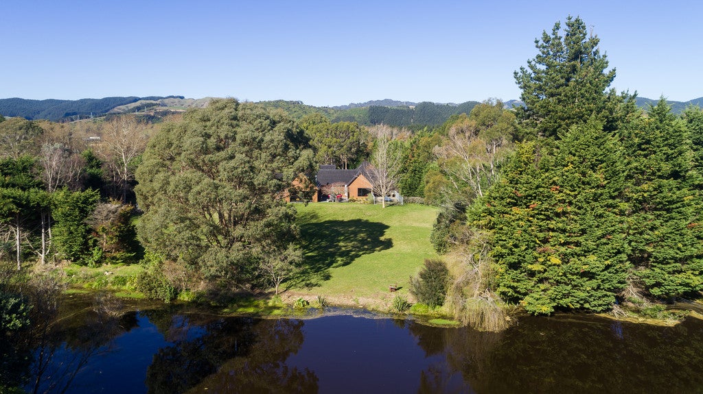 64 Killalea Place, Paraparaumu - Carousel 1