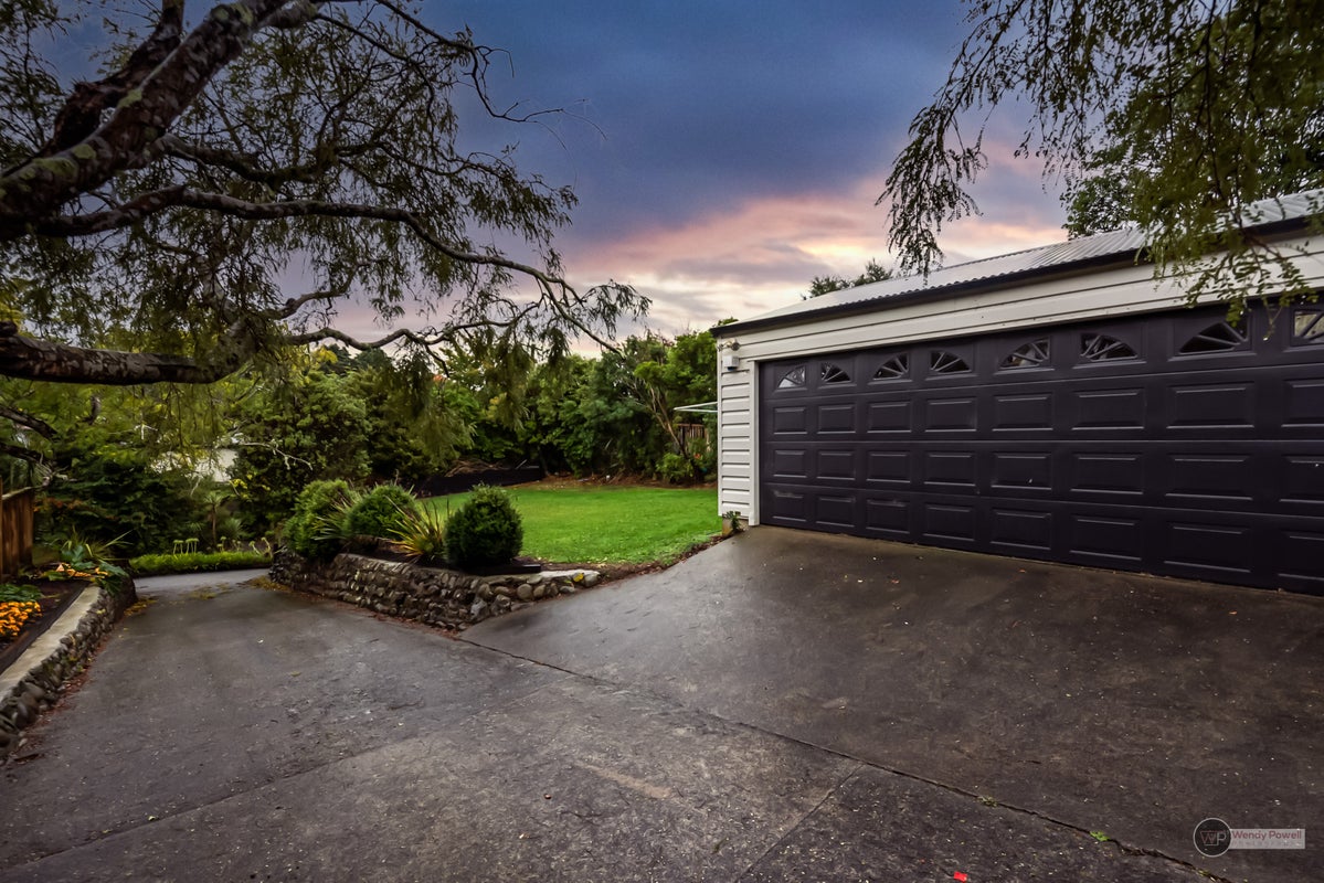 8 Foster Crescent, Belmont, Lower Hutt - Carousel 20