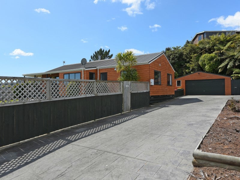 7 McManaway Grove, Stokes Valley, Lower Hutt - Carousel 16