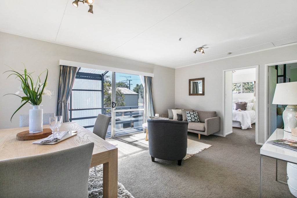6 Sunkist Bay Road, Beachlands, Auckland - Carousel 1