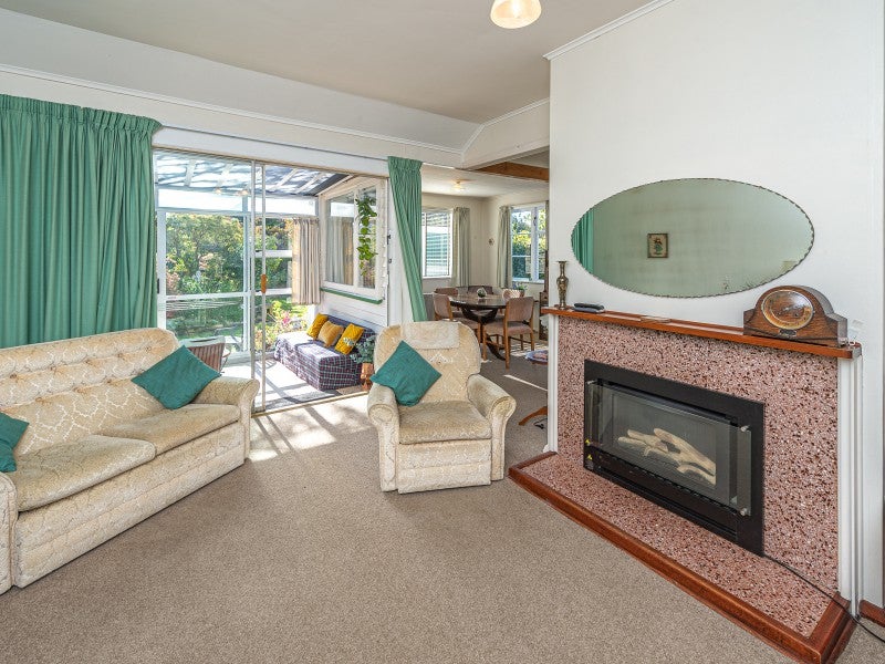 8 Walker Place, Whanganui East, Whanganui - Carousel 2