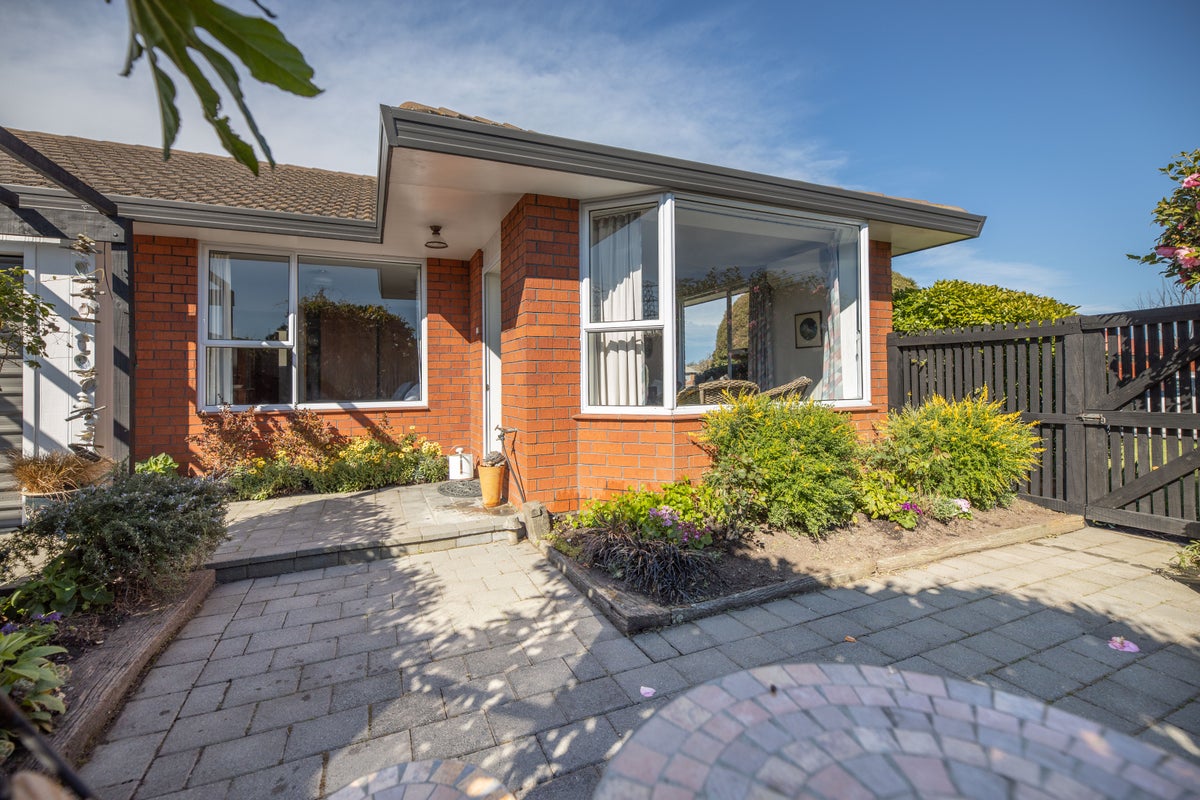 1/25 Peebles Drive, Hei Hei, Christchurch - Carousel 1