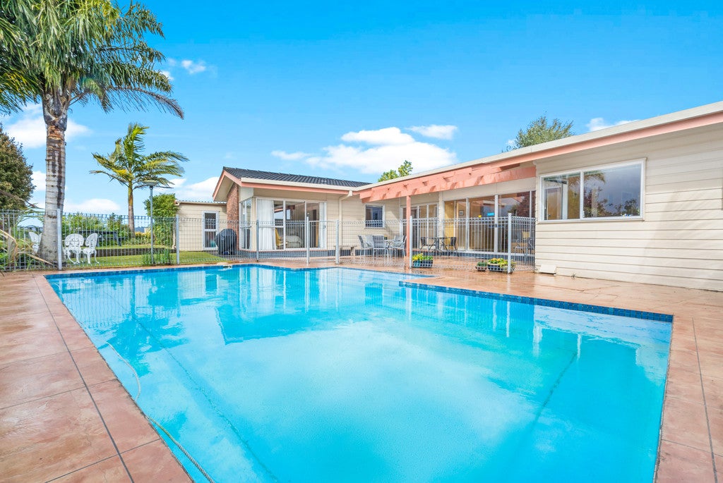 8 Fairway Drive, Kamo, Whangarei - Carousel 2