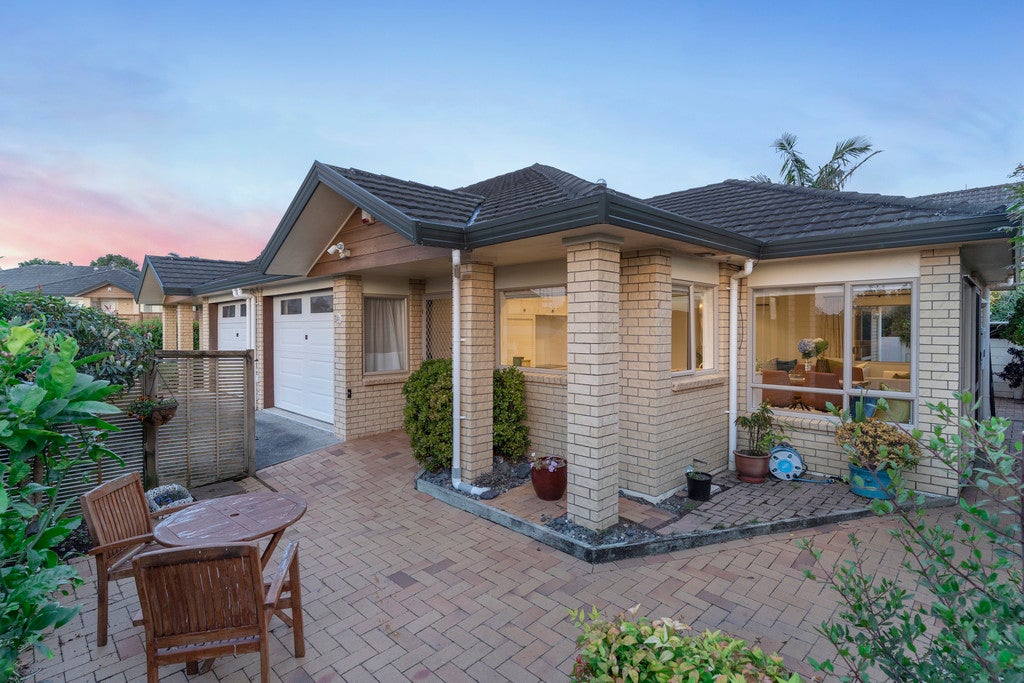 21 Abercrombie Street, Howick, Auckland - Carousel 1