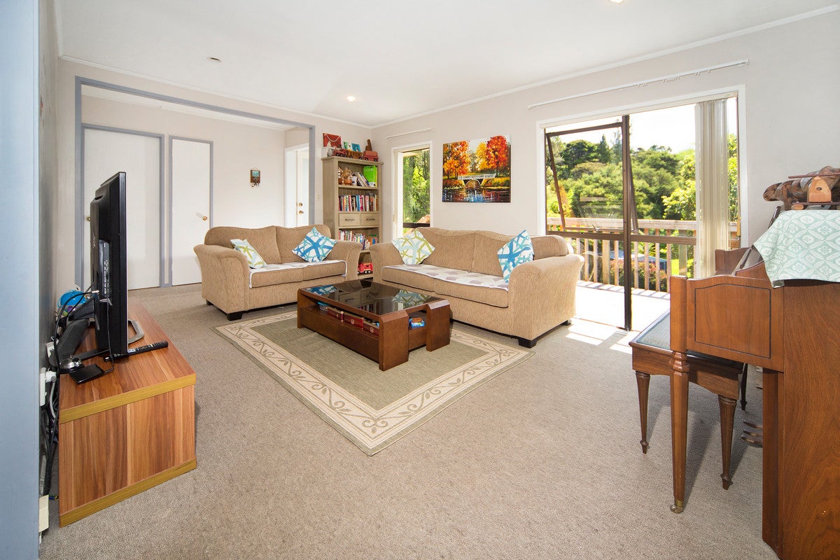24 Jenanne Place, Totara Vale, Auckland - Carousel 2