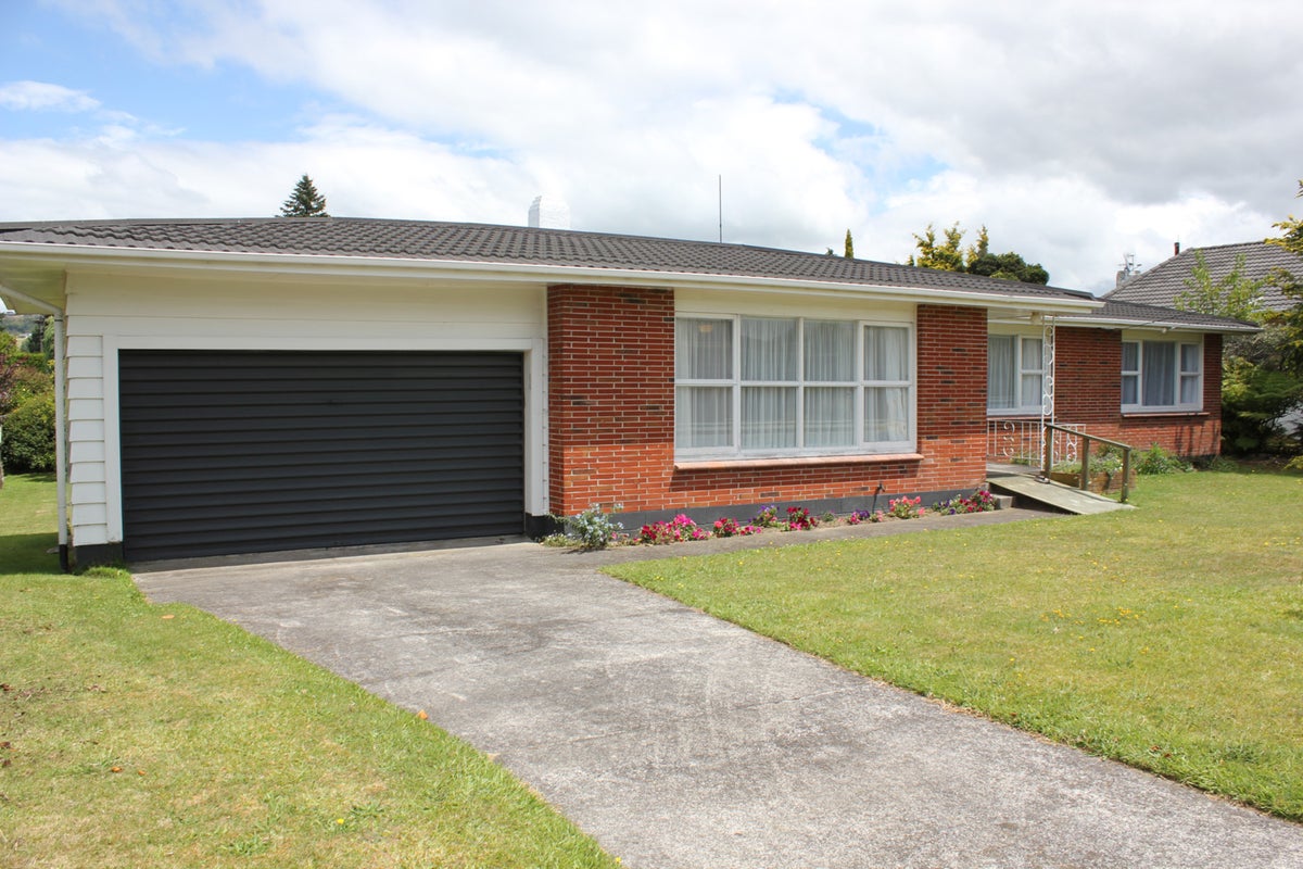 36 Carlton Street, Glenholme, Rotorua - Carousel 1