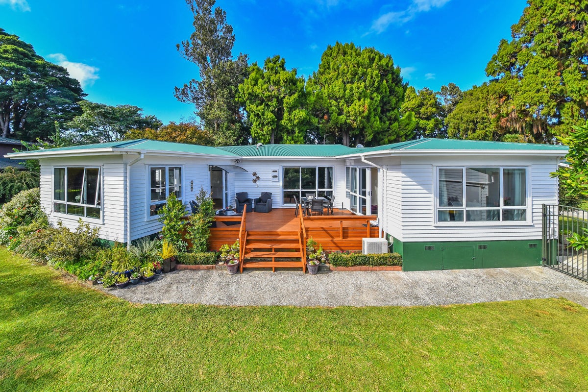 17 Butterworth Avenue, Opaheke, Papakura - Carousel 1