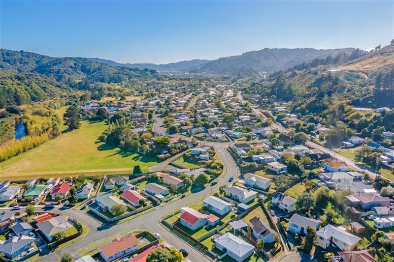 16 Parenga Street, Wainuiomata, Lower Hutt - Carousel 21