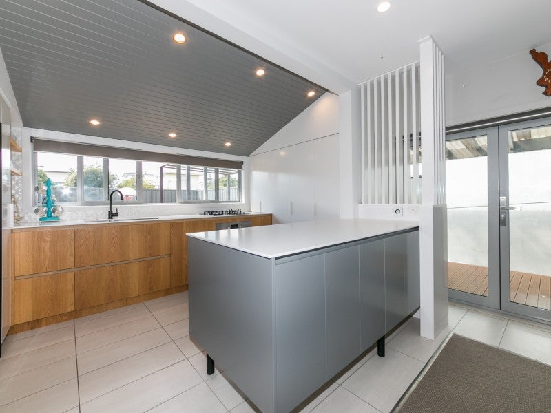 3 Pukeko Place, Westshore, Napier - Carousel 2