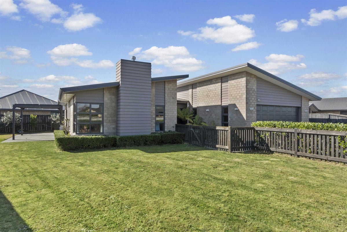 18 Satchmo Place, Rototuna North, Hamilton - Carousel 1