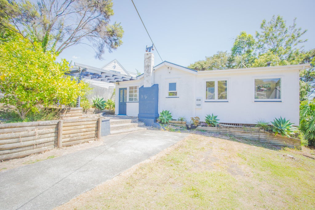 48 Elliston Crescent, Stanmore Bay, Whangaparaoa - Carousel 1