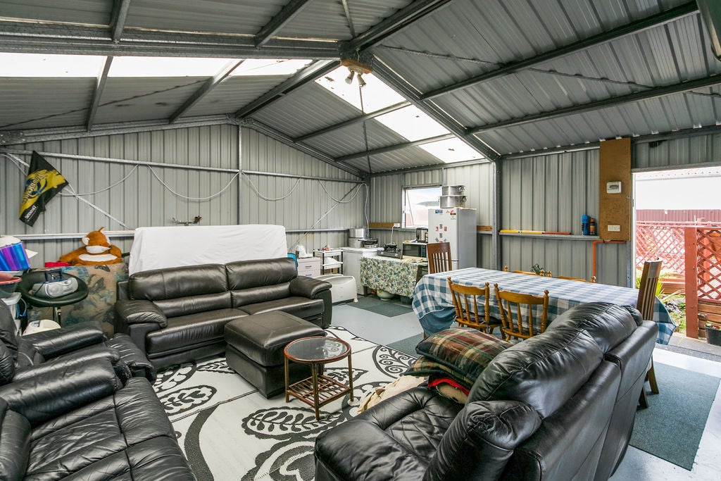 6 Donnelley Drive, Wainuiomata, Lower Hutt - Carousel 2