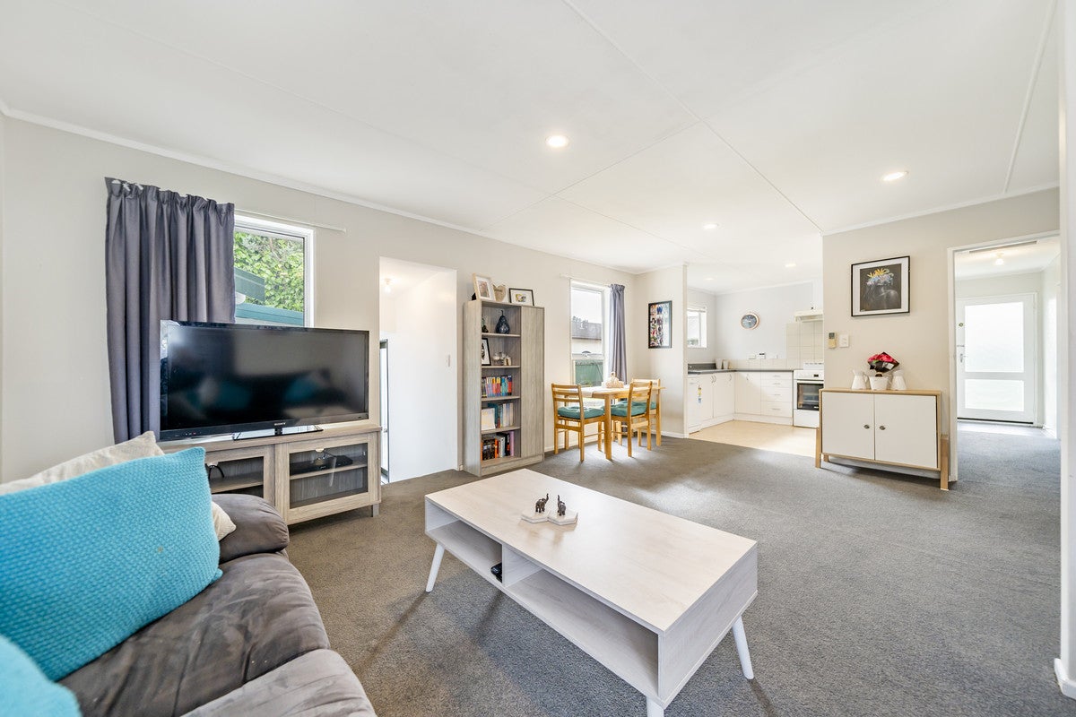 2/15 Gemstone Drive, Birchville, Upper Hutt - Carousel 1