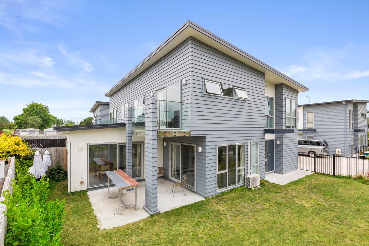 1/11 Crosher Place, Silverdale, Hamilton - Carousel 2