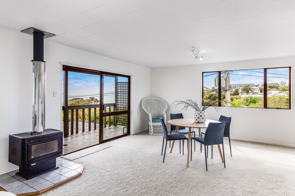 4 Coromandel Road, Oneroa, Waiheke Island - Carousel 2