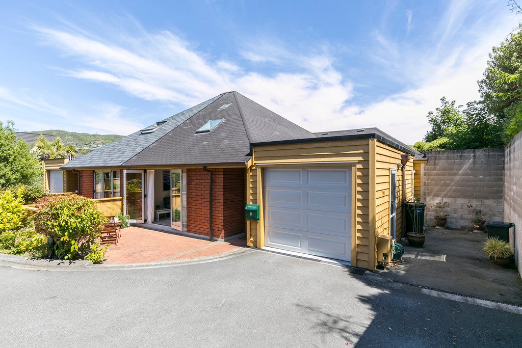 11 Futuna Close, Karori, Wellington - Carousel 2