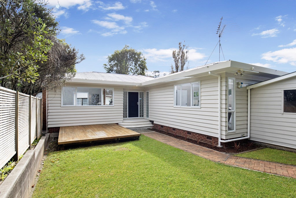 2 Brewster Avenue, Morningside, Auckland - Carousel 2