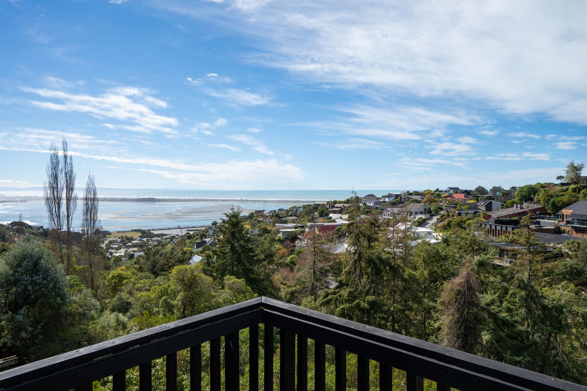 143 Mount Pleasant Road, Mount Pleasant, Christchurch - Carousel 1