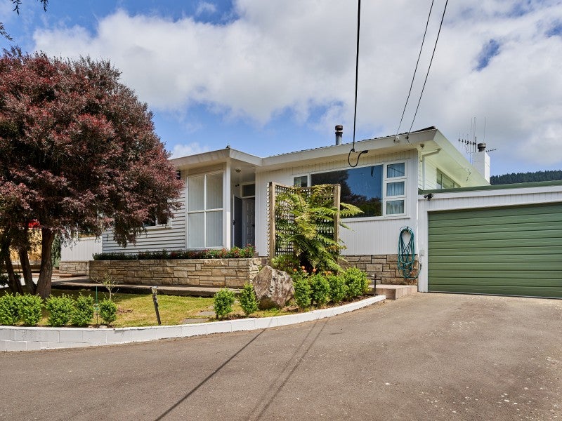 10 Ngatitoa Street, Tawa, Wellington - Carousel 2