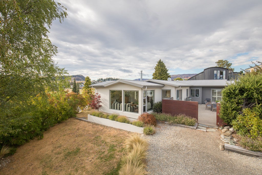 73 Beech Street, Wanaka - Carousel 1