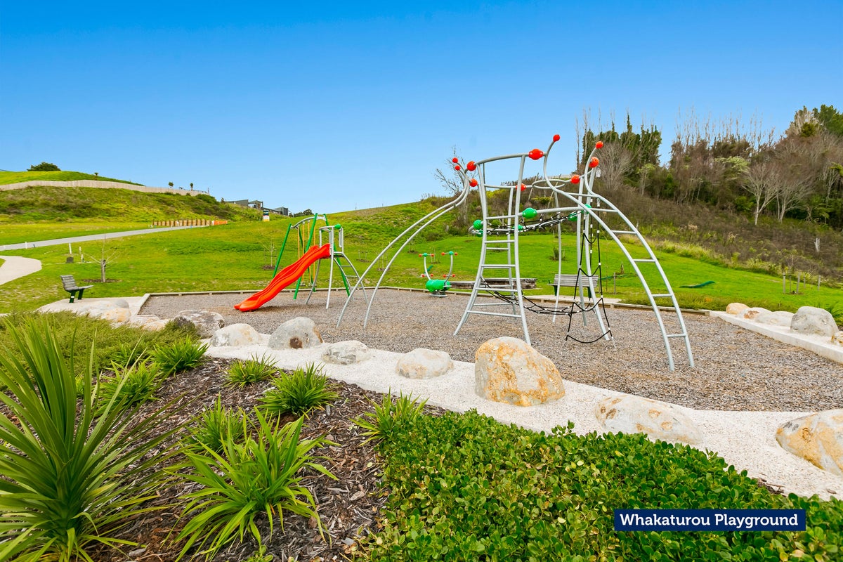 55 Whakaturou Crescent, Pyes Pa, Tauranga - Carousel 10